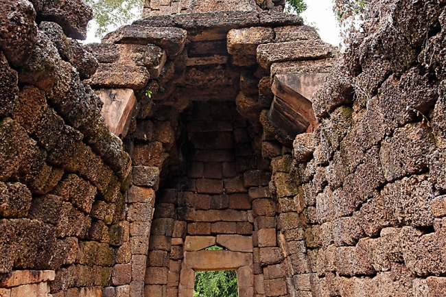 25-Prasat Ta Muen-011